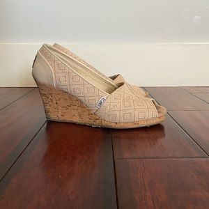 TOMS wedge size 8.5